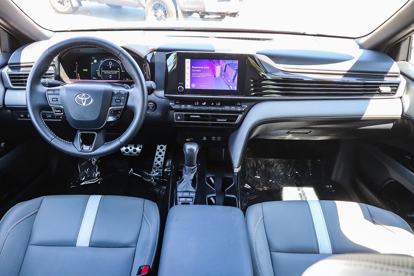 Used 2025 Toyota Camry SE w/ Convenience Package image 13