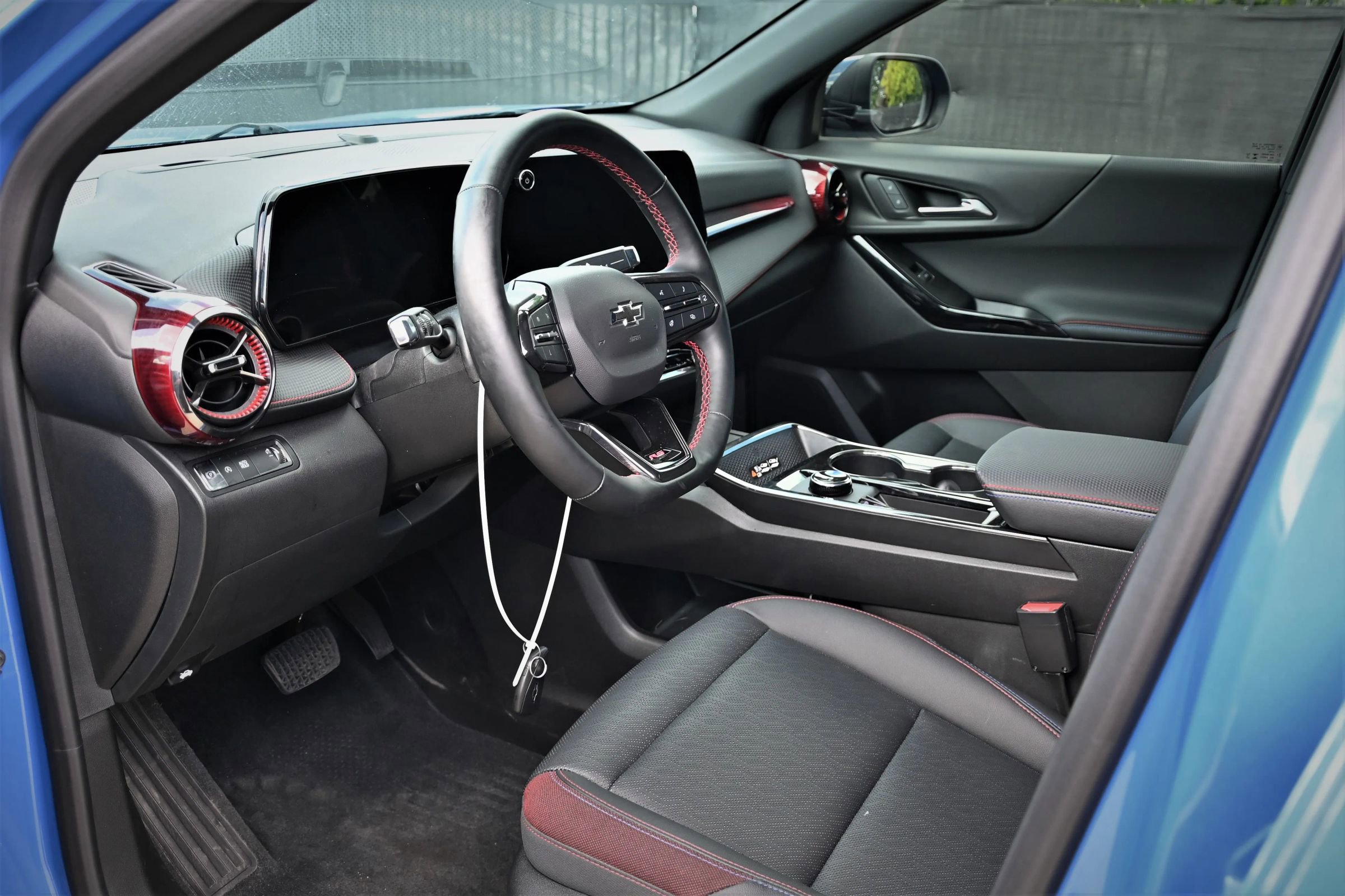 Used 2025 Chevrolet Equinox RS FWD image 13