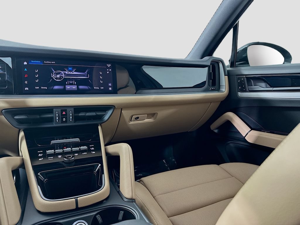 Certified 2025 Porsche Cayenne S AWD/4WD image 26