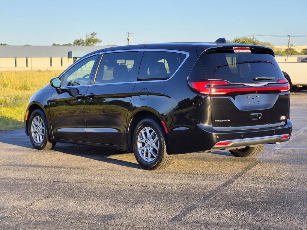 Used 2025 Chrysler Pacifica Select FWD video 4