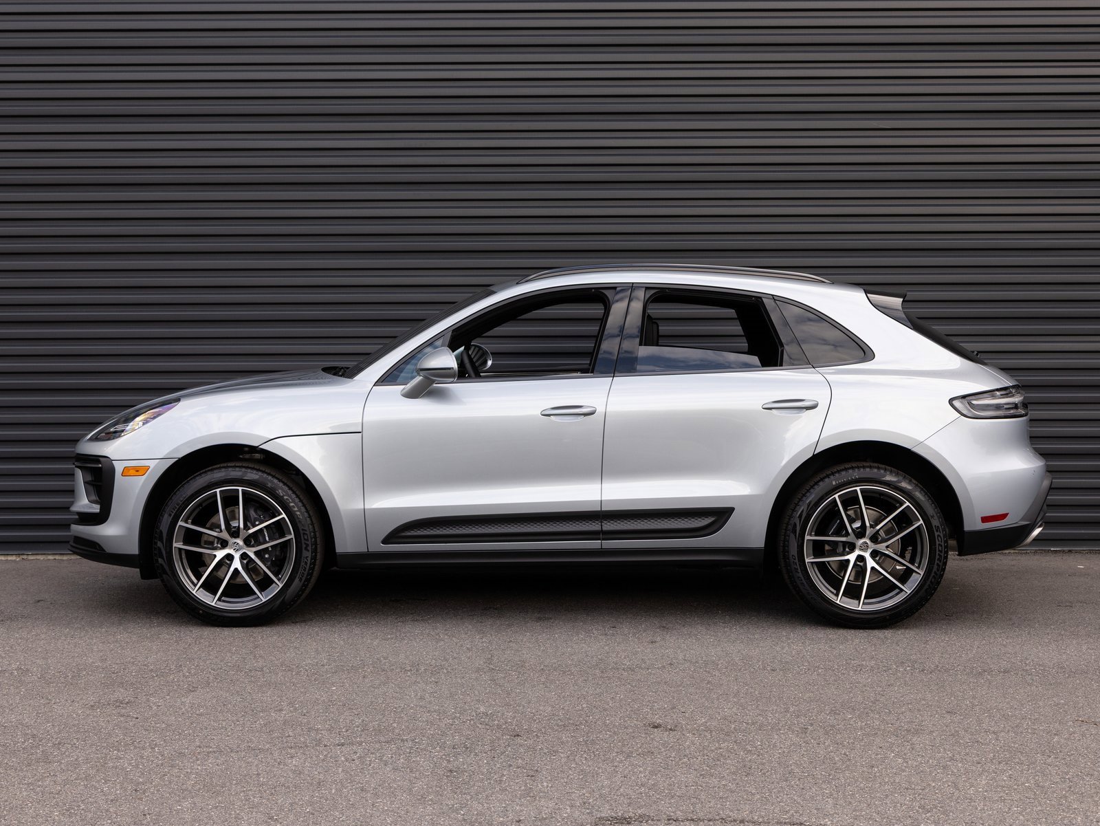 Certified 2026 Porsche Macan image 2