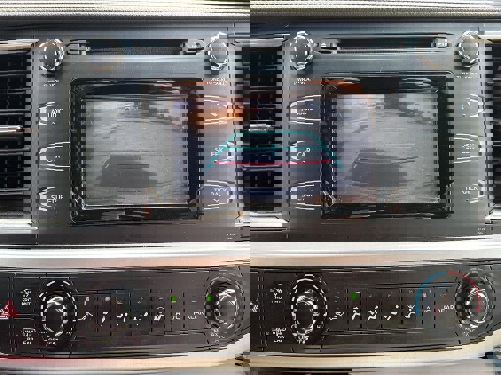 Used 2018 Toyota Highlander LE w/ Protection Package #3 AWD/4WD image 11