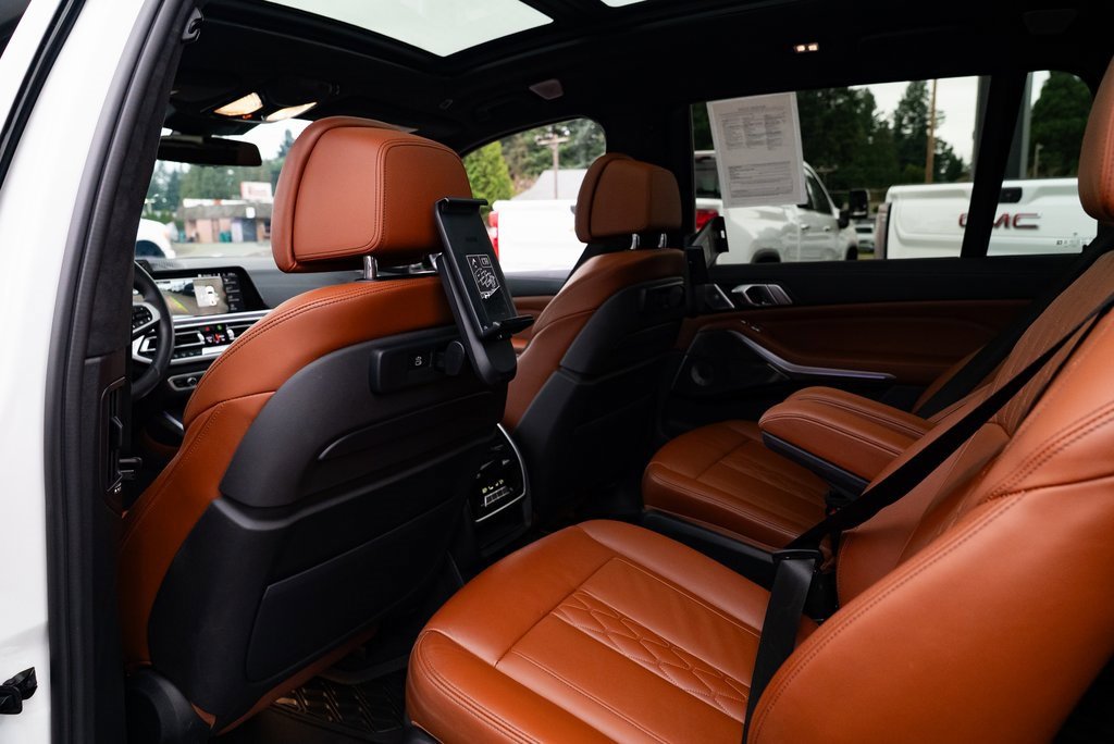 Used 2022 BMW X7 M50i image 23