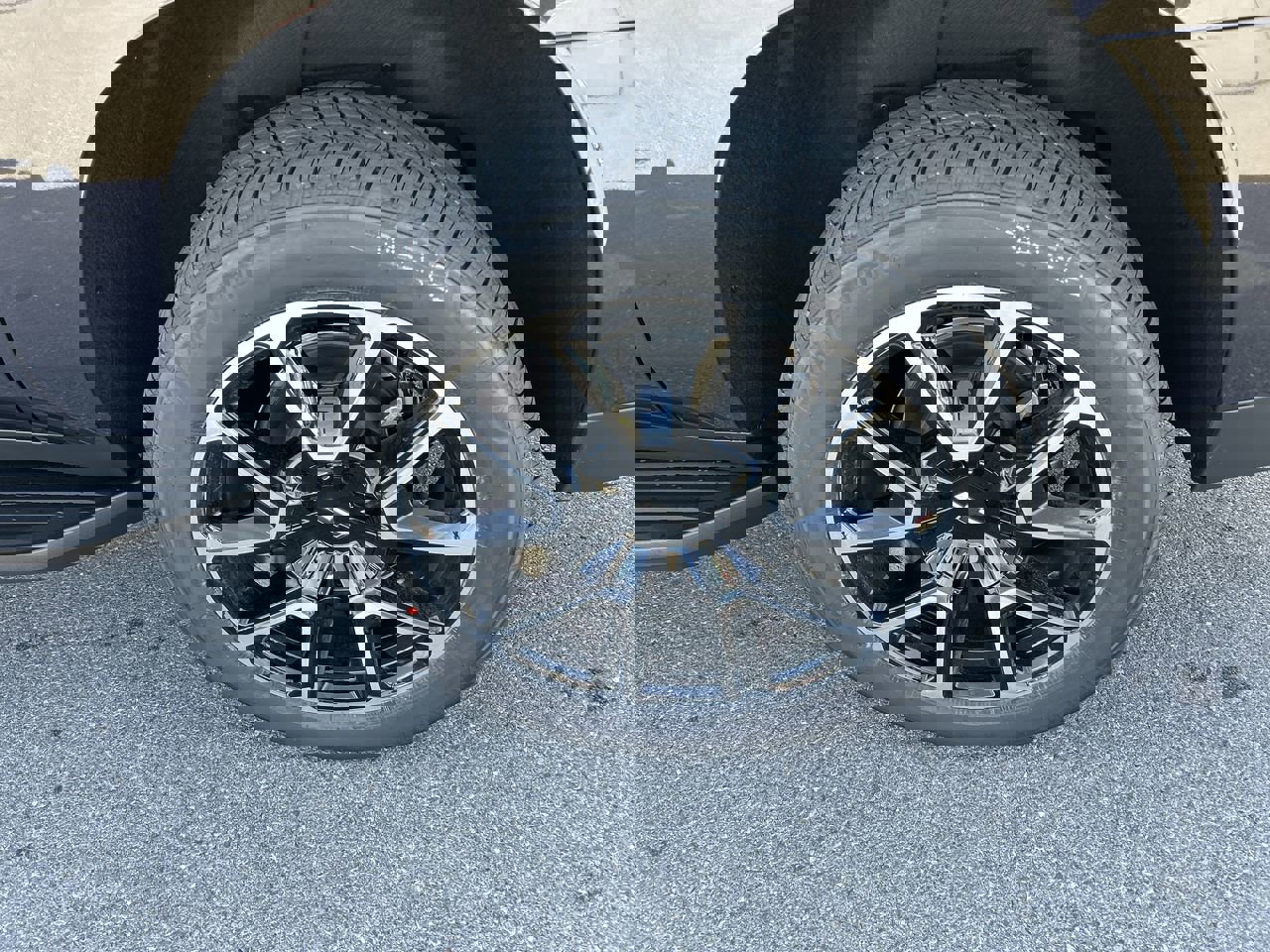 New 2026 Chevrolet Suburban RST image 9