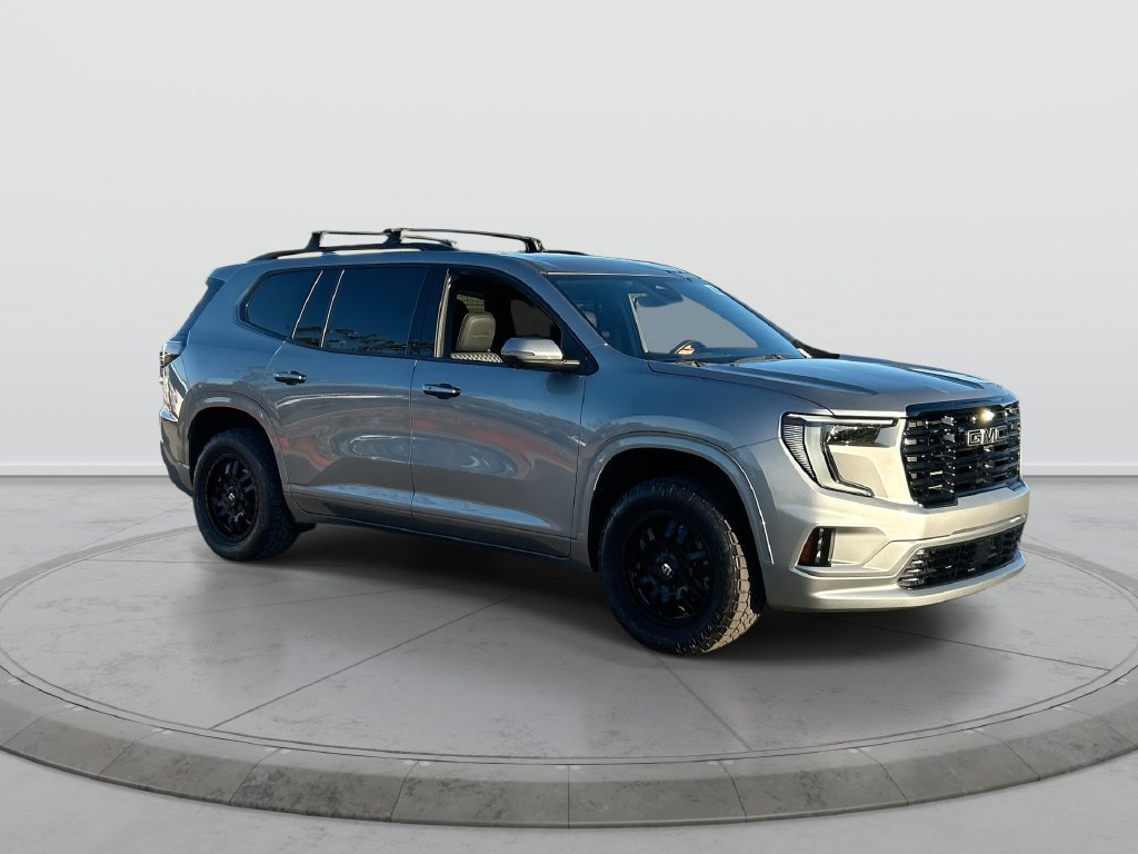 Used 2025 GMC Acadia Denali FWD image 2