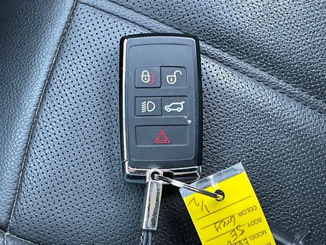 Used 2024 Land Rover Range Rover Evoque Dynamic SE AWD/4WD image 32