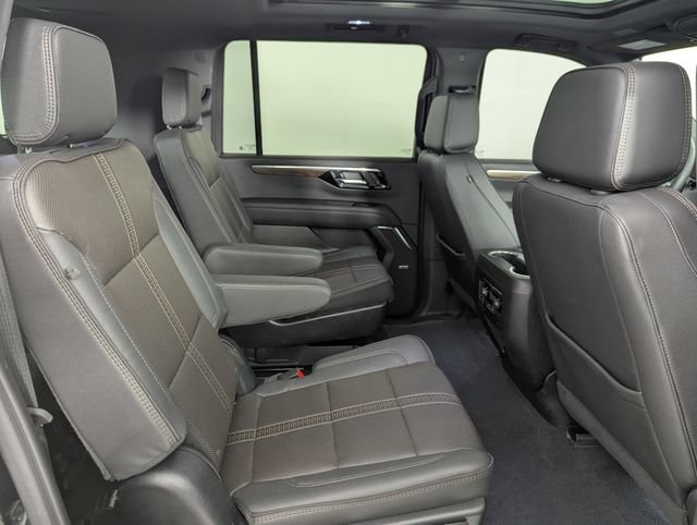 Used 2025 Chevrolet Suburban High Country AWD/4WD image 26