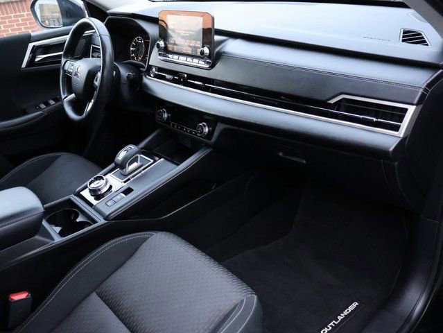 Used 2022 Mitsubishi Outlander ES image 10