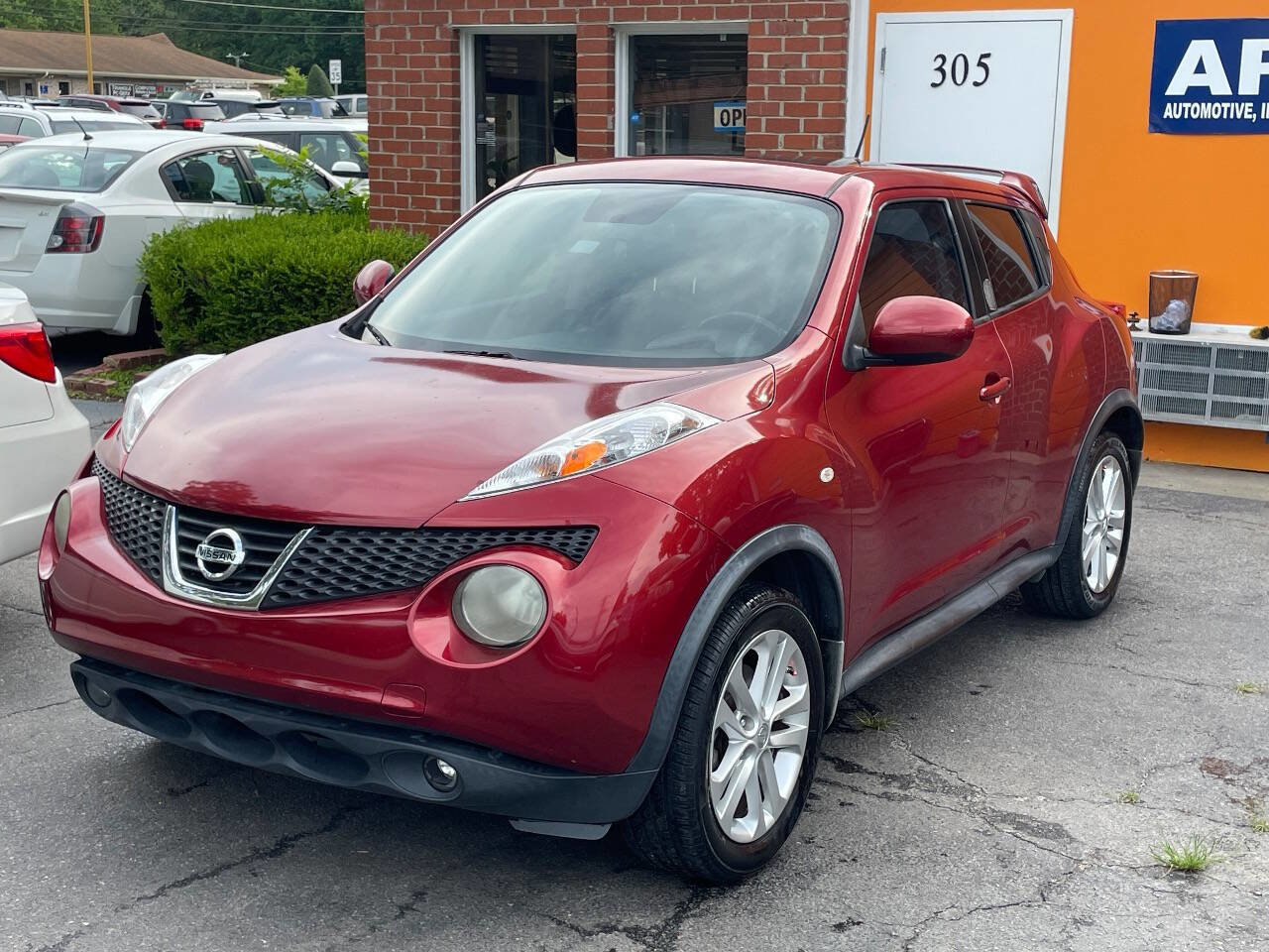 Used 2011 Nissan Juke SL image 2