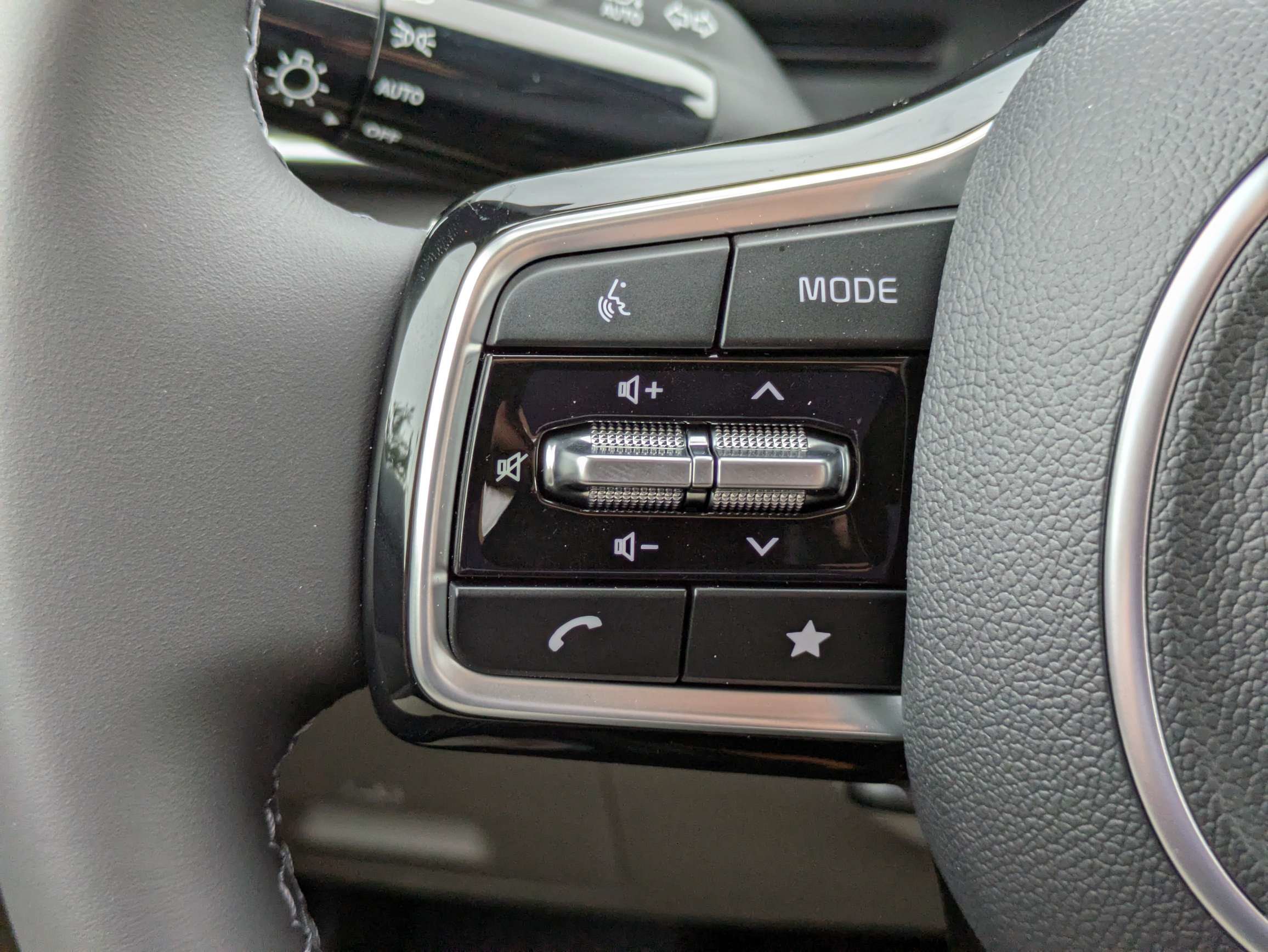 Certified 2026 Kia Carnival EX FWD image 24