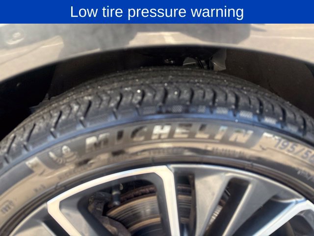 Used 2024 Toyota Prius XLE AWD/4WD image 9