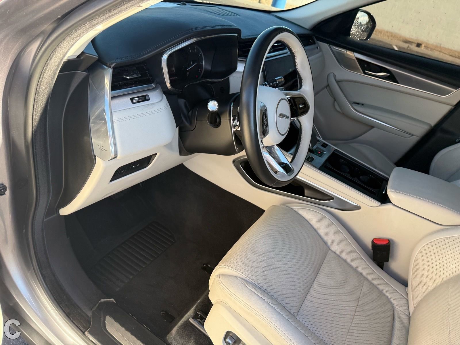 Used 2022 Jaguar F-PACE S image 19