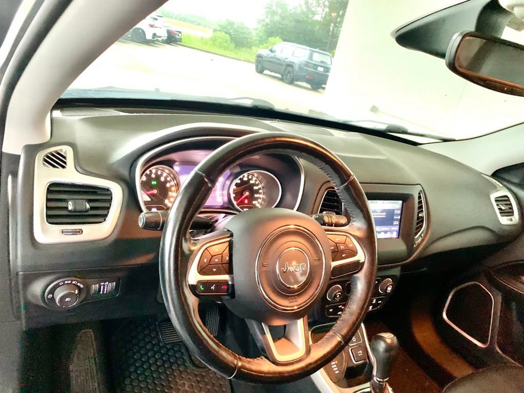 Used 2019 Jeep Compass Latitude w/ Popular Equipment Group AWD/4WD image 11