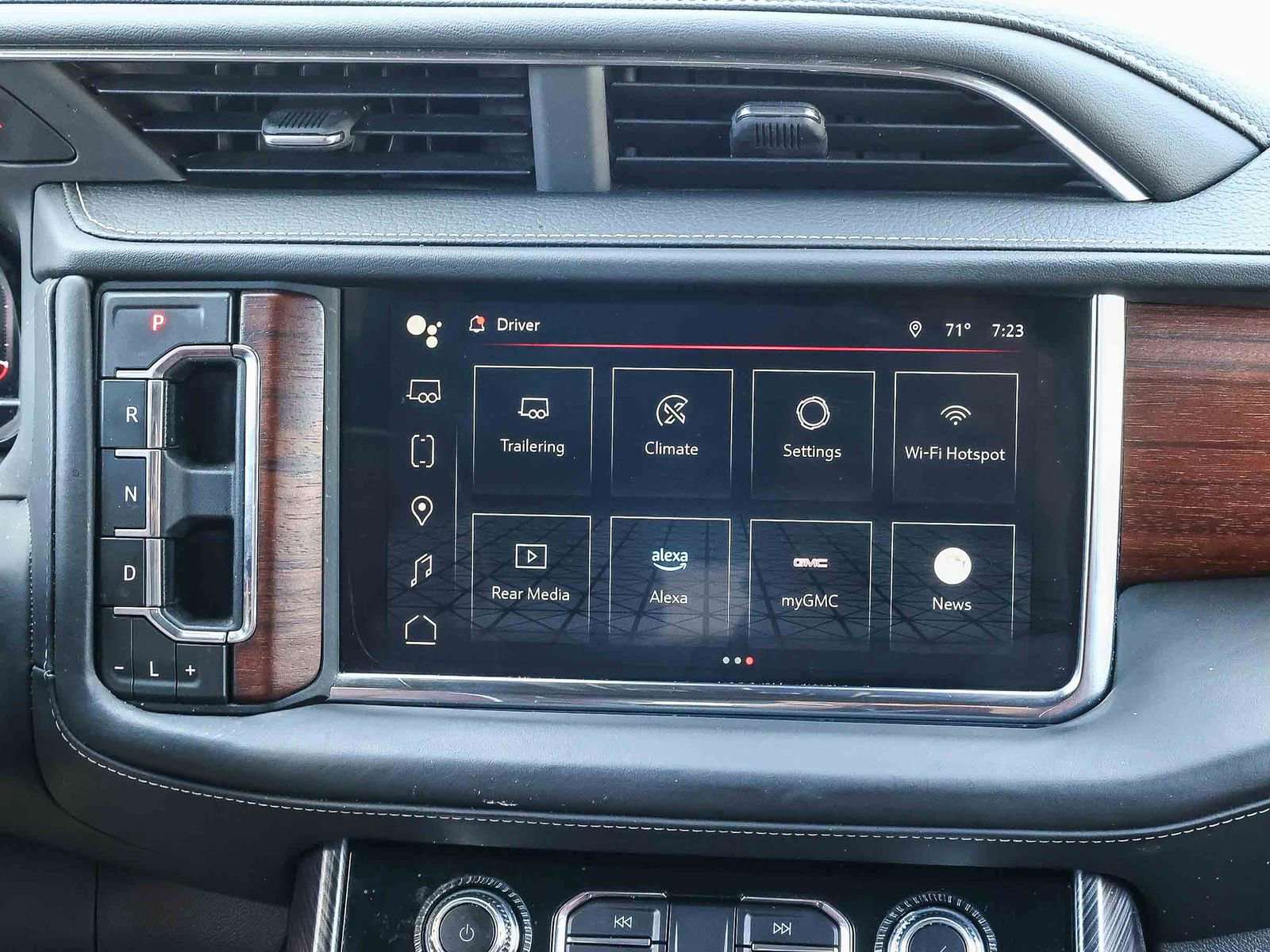 Used 2023 GMC Yukon XL Denali Ultimate AWD/4WD image 15