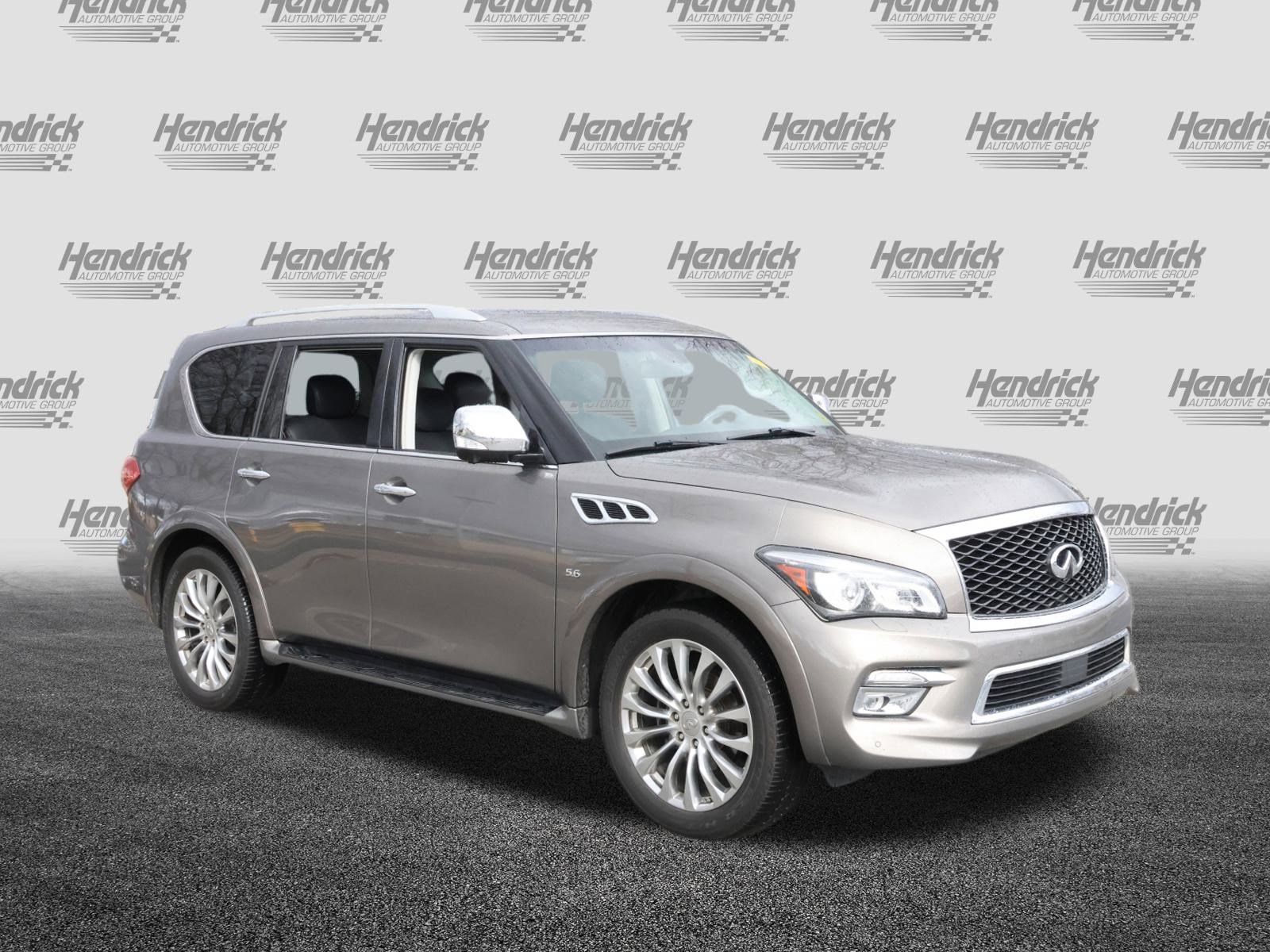 Used 2017 INFINITI QX80 2WD w/ Deluxe Technology Package image 2