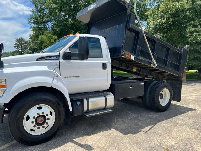 Used 2019 Ford F750 2WD Regular Cab Super Duty image 1