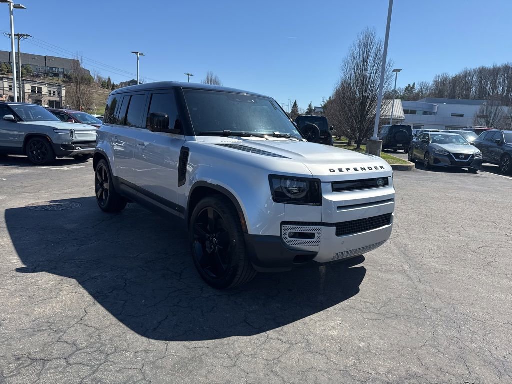 Used 2024 Land Rover Defender 110 SE image 7