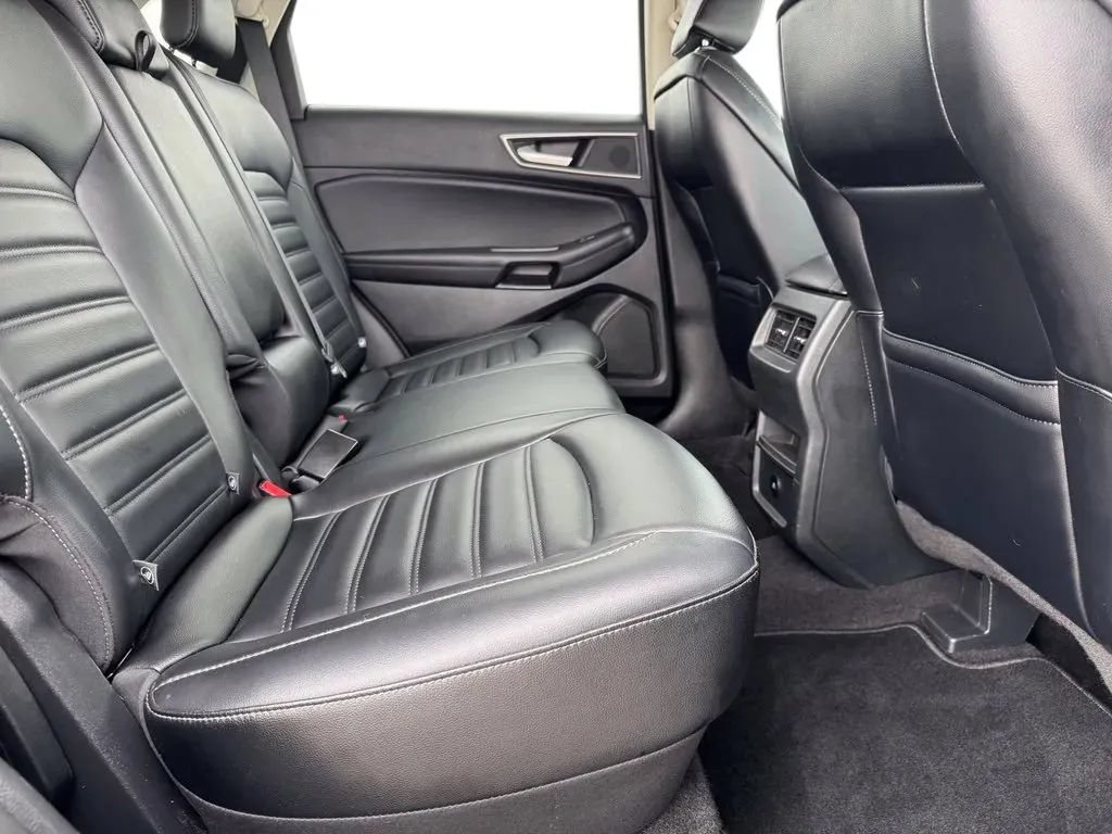 Used 2024 Ford Edge SEL AWD/4WD image 16
