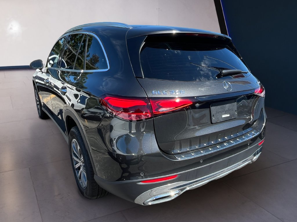 Used 2023 Mercedes-Benz GLC 300 4MATIC image 3