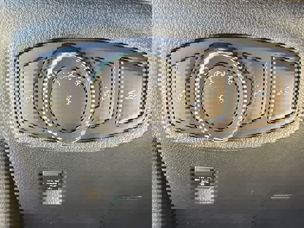 Used 2017 Lincoln MKC Premiere image 31