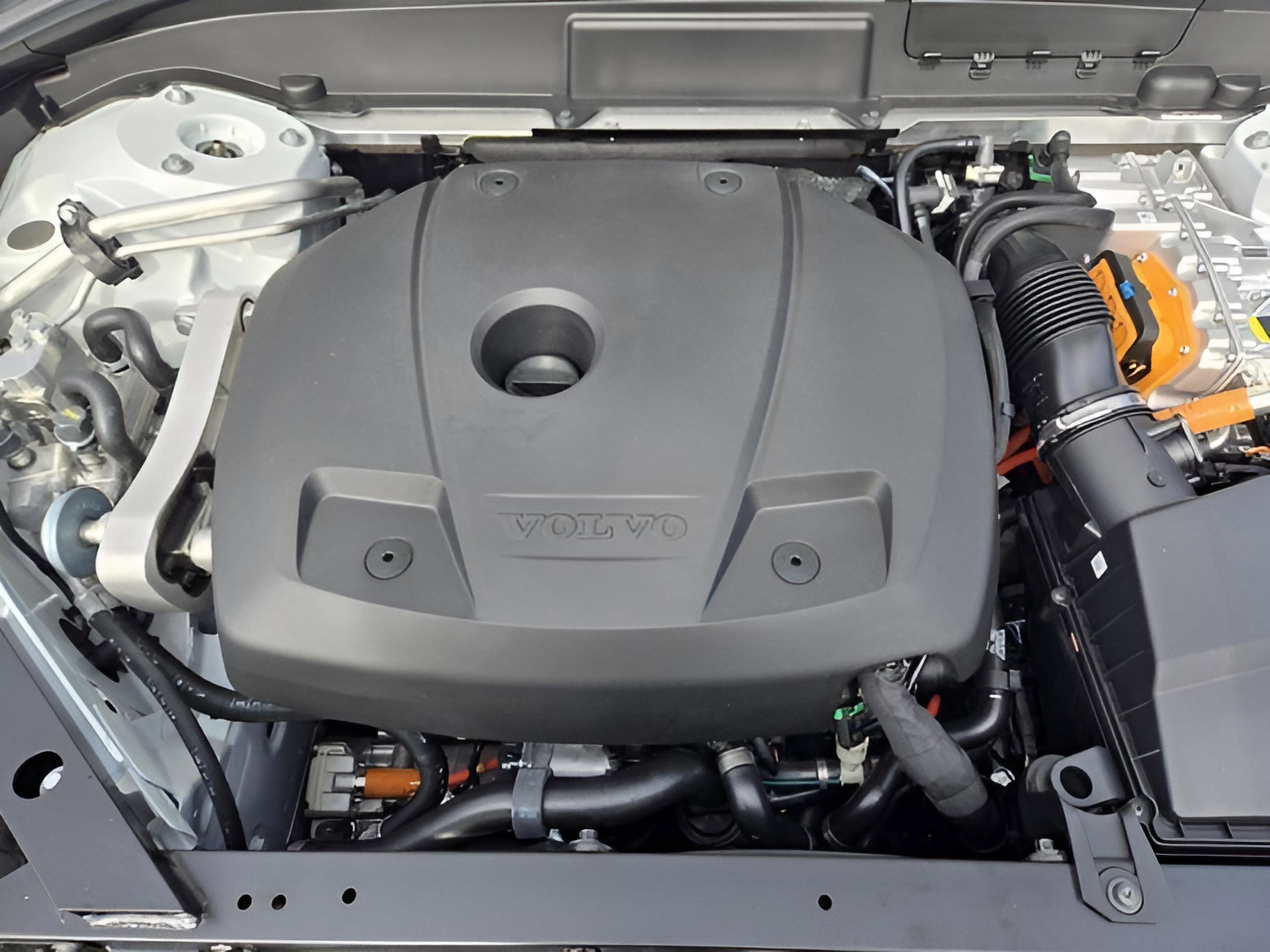 Used 2025 Volvo XC60 T8 Plus w/ Protection Package Premier image 34