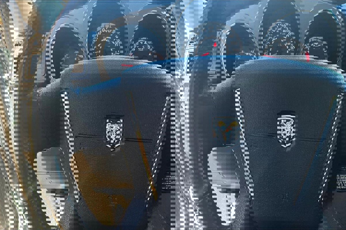 Used 2010 Dodge Avenger Express image 11