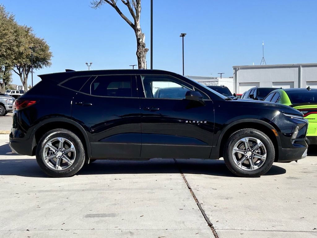 Used 2025 Chevrolet Blazer LT image 3