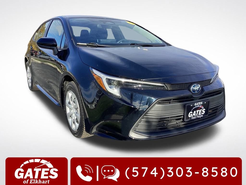 Used 2025 Toyota Corolla LE image 1