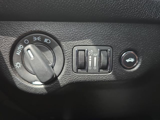 Used 2019 Dodge Challenger SXT image 25