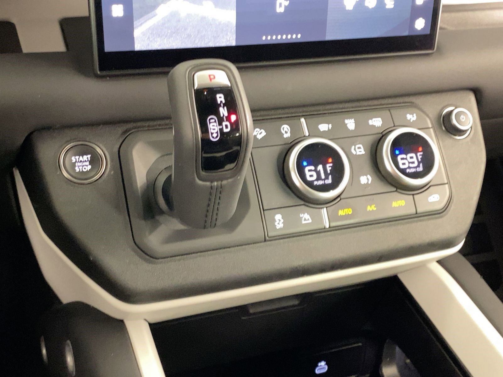 Used 2025 Land Rover Defender 110 S image 16