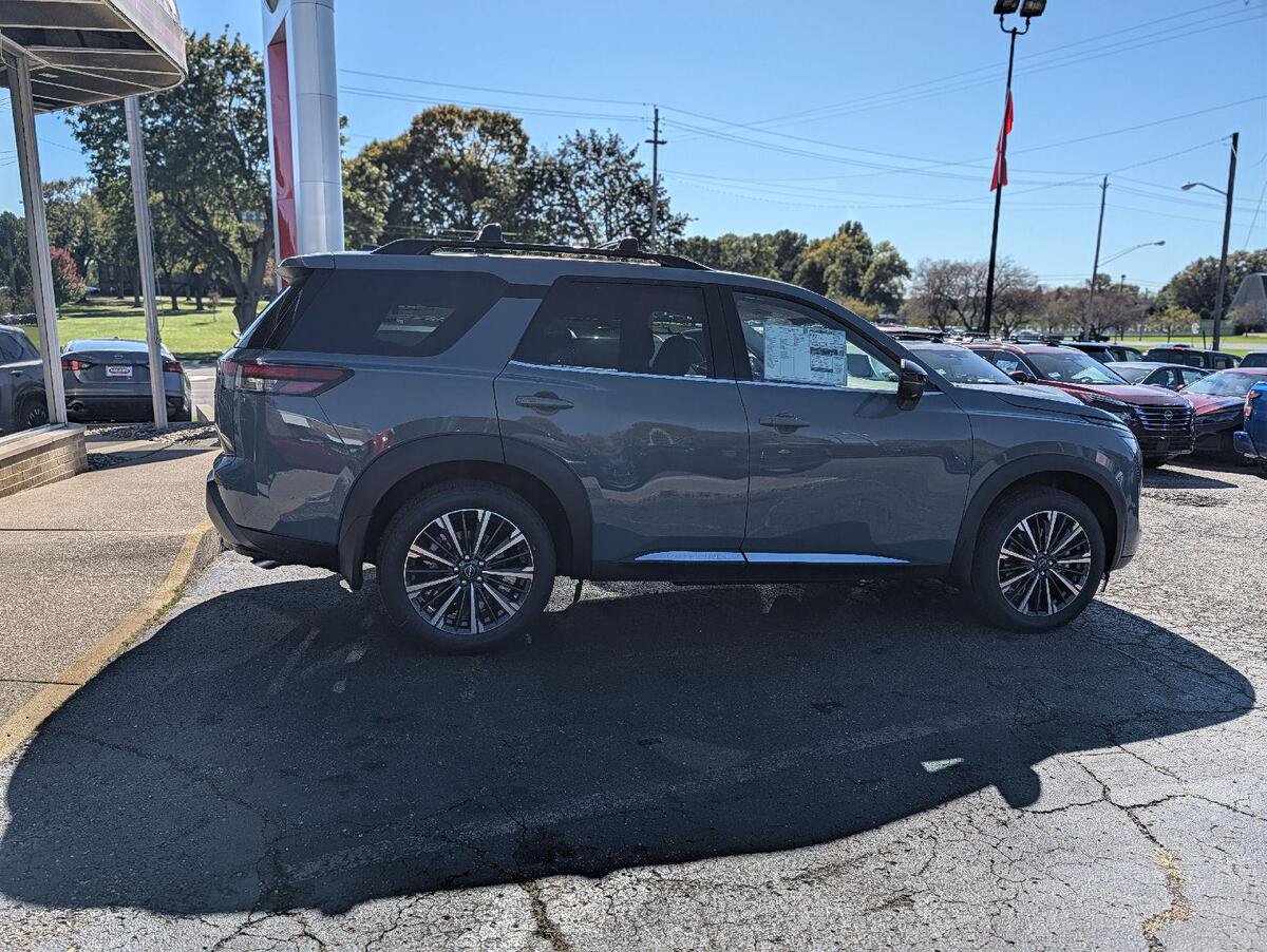 New 2026 Nissan Pathfinder Platinum AWD/4WD image 12