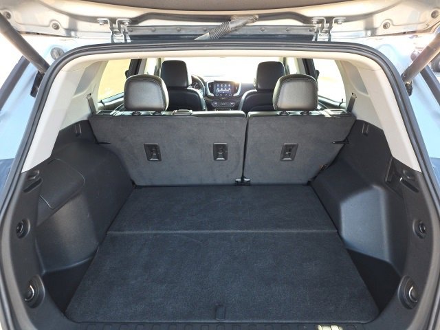 Used 2023 GMC Terrain SLT image 14