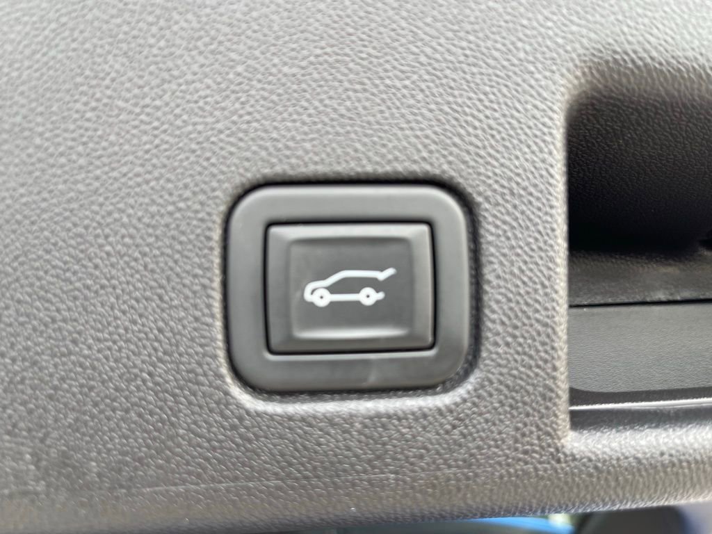 Used 2024 Chevrolet Equinox Premier image 13