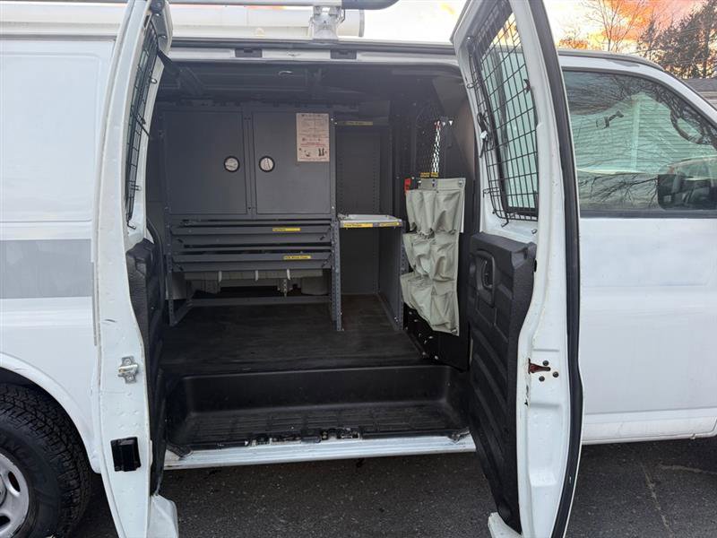 Used 2011 Chevrolet Express 2500 image 18