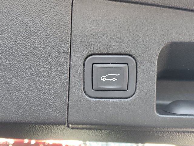 Certified 2024 Cadillac XT5 Premium Luxury w/ LPO, Floor Liner Package AWD/4WD image 9