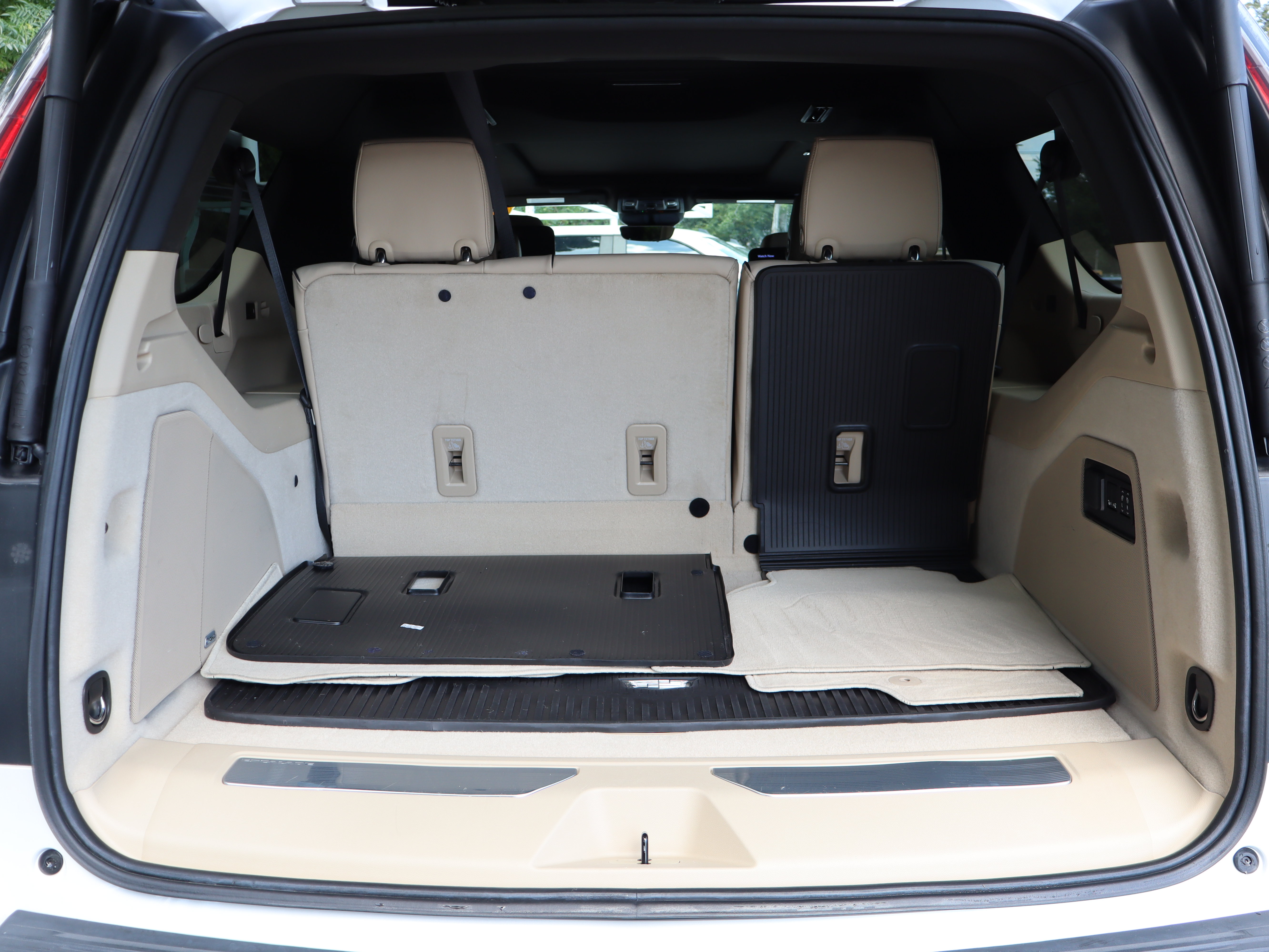 Used 2023 Cadillac Escalade ESV Premium Luxury w/ Performance Package AWD/4WD image 48