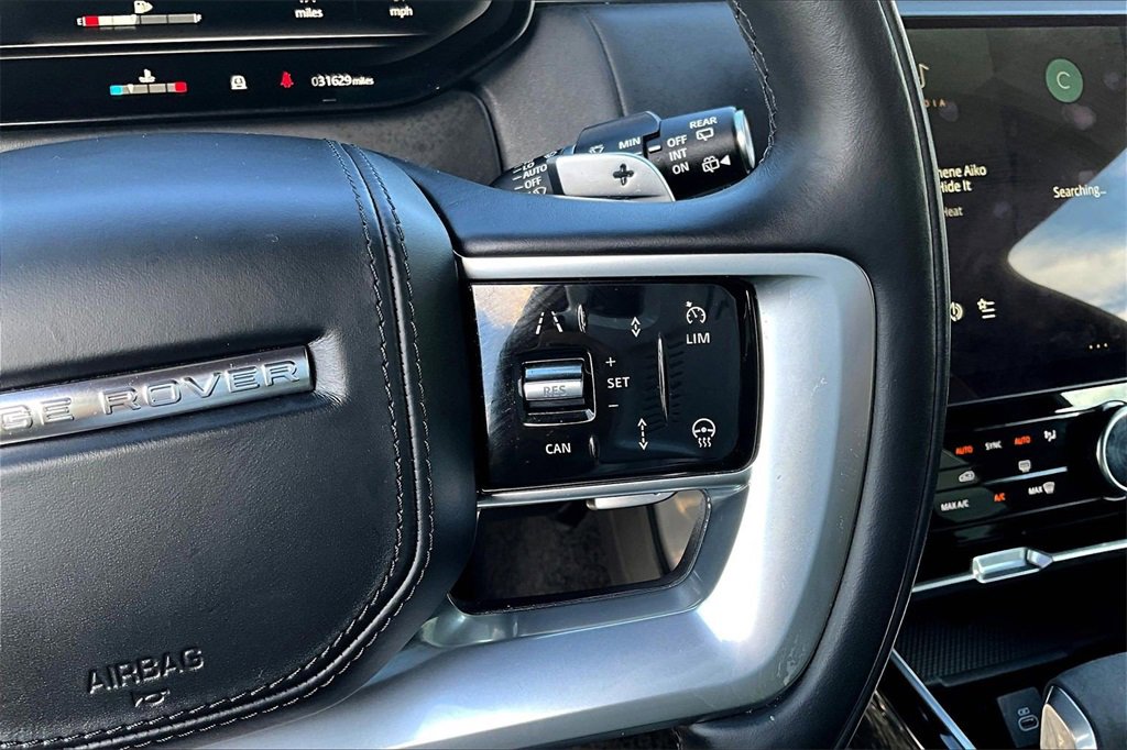 Used 2023 Land Rover Range Rover Long Wheelbase SE image 12