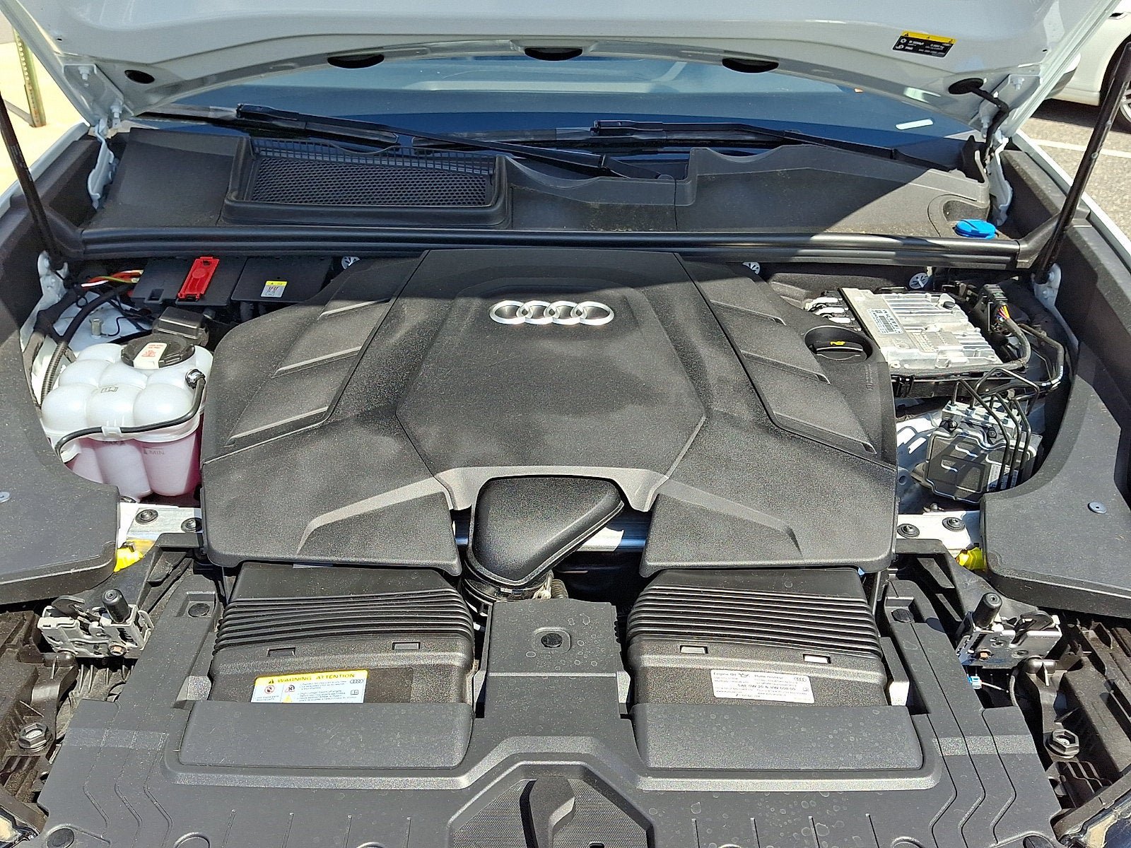 Used 2025 Audi Q8 Premium Plus AWD/4WD image 30