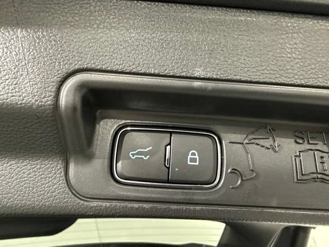 Used 2022 Ford Explorer XLT w/ Equipment Group 202A AWD/4WD image 13