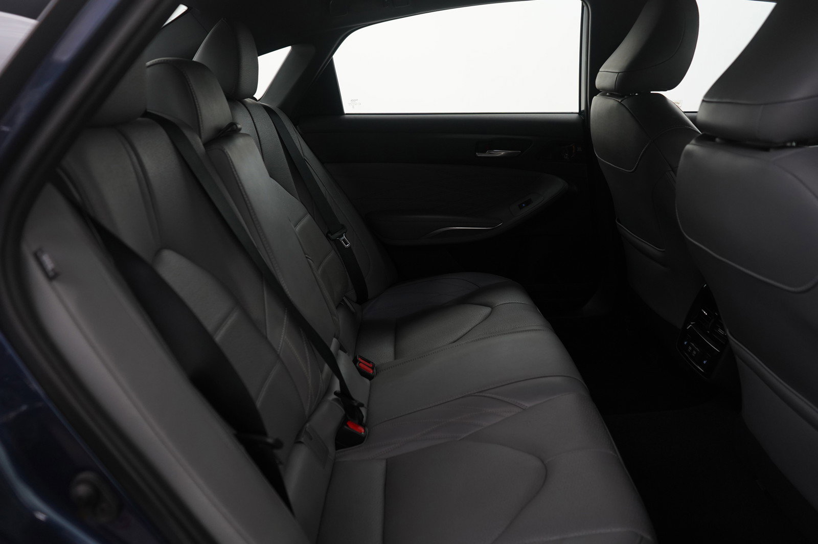 Used 2019 Toyota Avalon Limited image 11