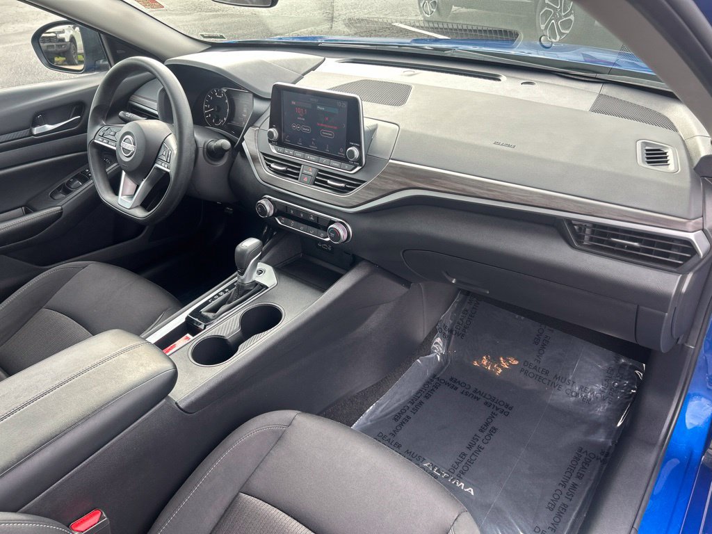 Used 2025 Nissan Altima 2.5 SV FWD image 41