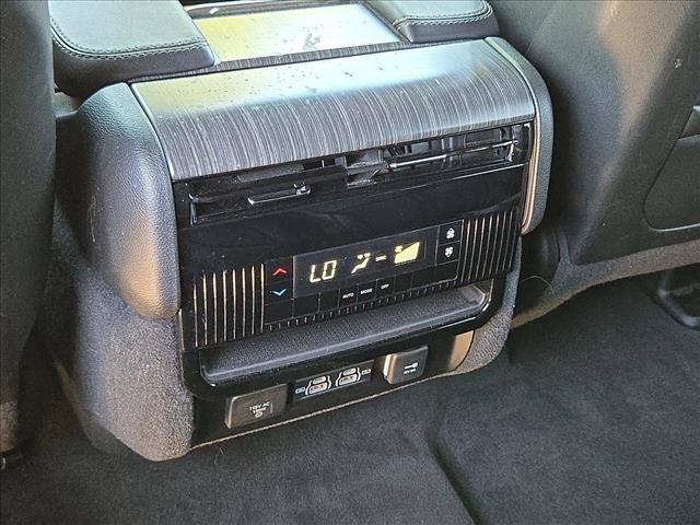 Used 2024 Jeep Wagoneer L Series II AWD/4WD image 16
