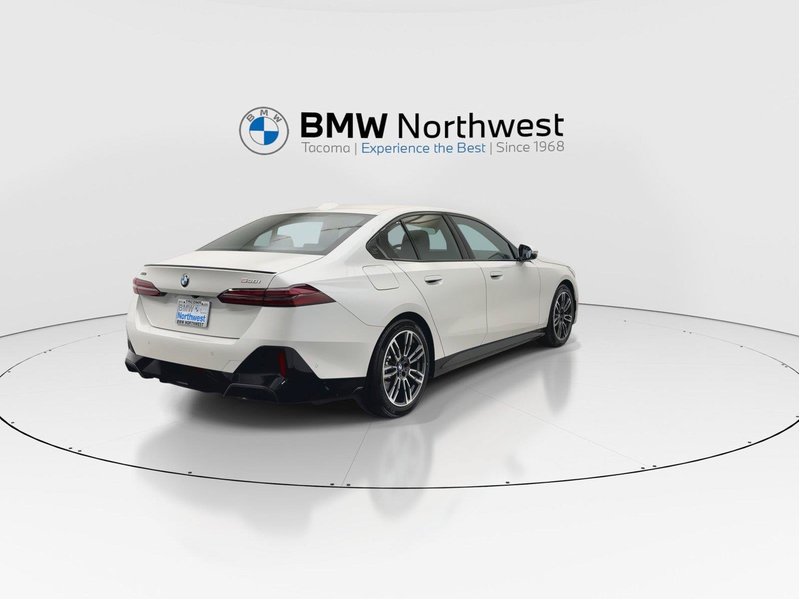 Used 2026 BMW 530i xDrive w/ M Sport Package AWD/4WD image 3