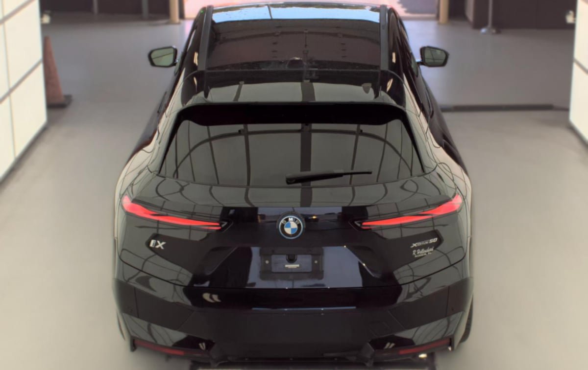 Used 2023 BMW iX xDrive50 w/ Premium Package AWD/4WD image 4