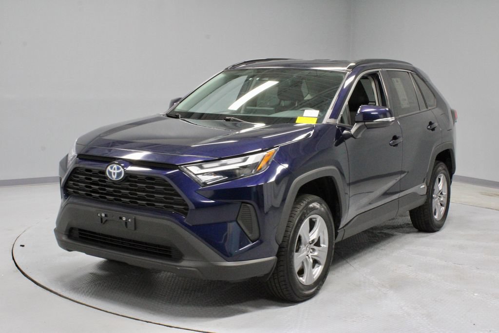 Used 2022 Toyota RAV4 XLE AWD/4WD image 6