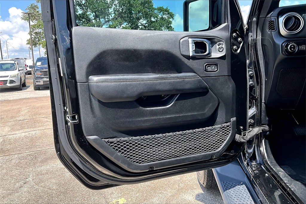 Used 2020 Jeep Gladiator Overland image 17