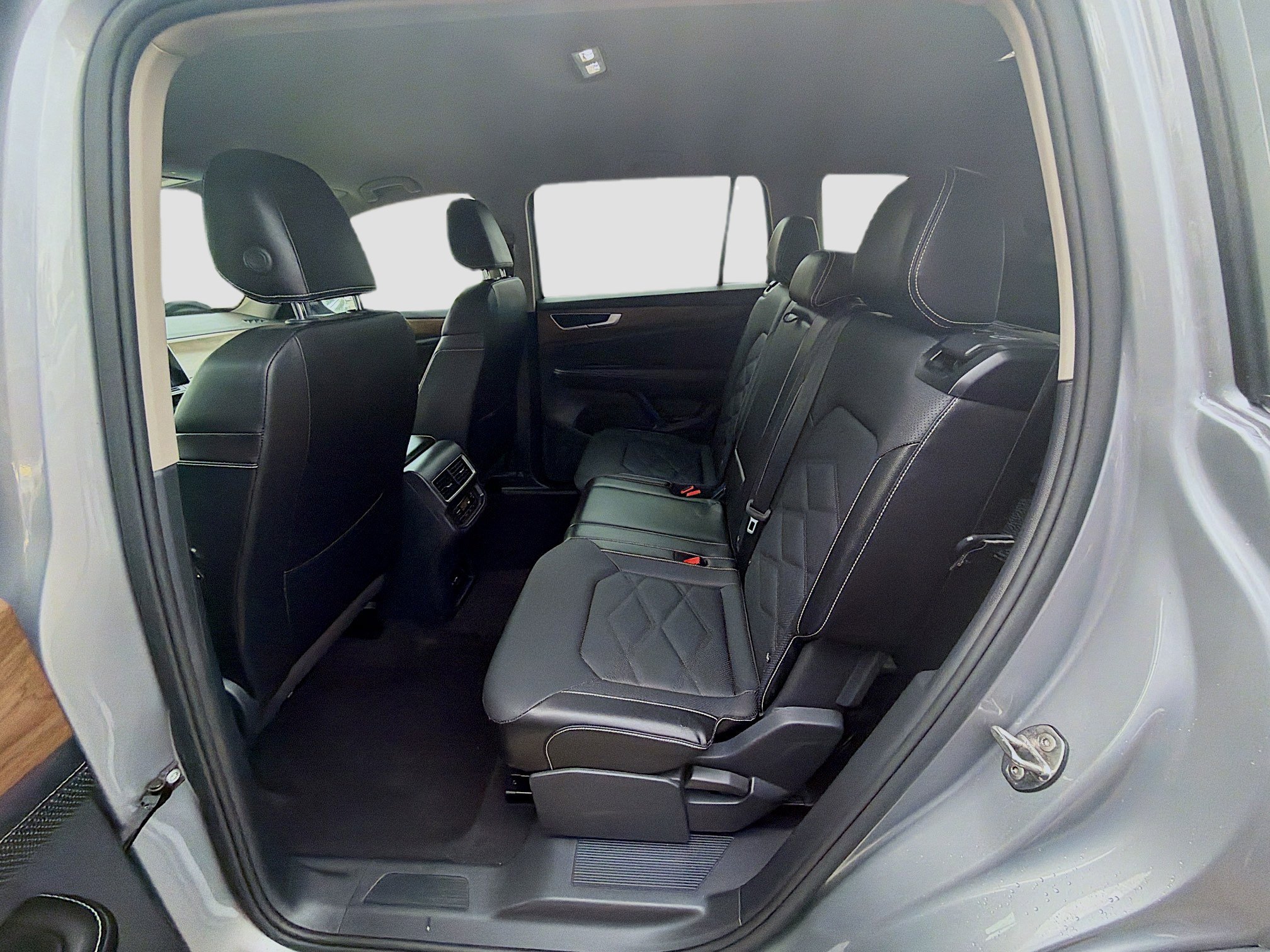 Used 2024 Volkswagen Atlas SE image 23