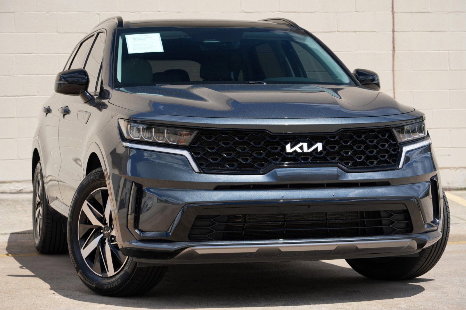Used 2022 Kia Sorento S w/ Panoramic Sunroof Package FWD image 2