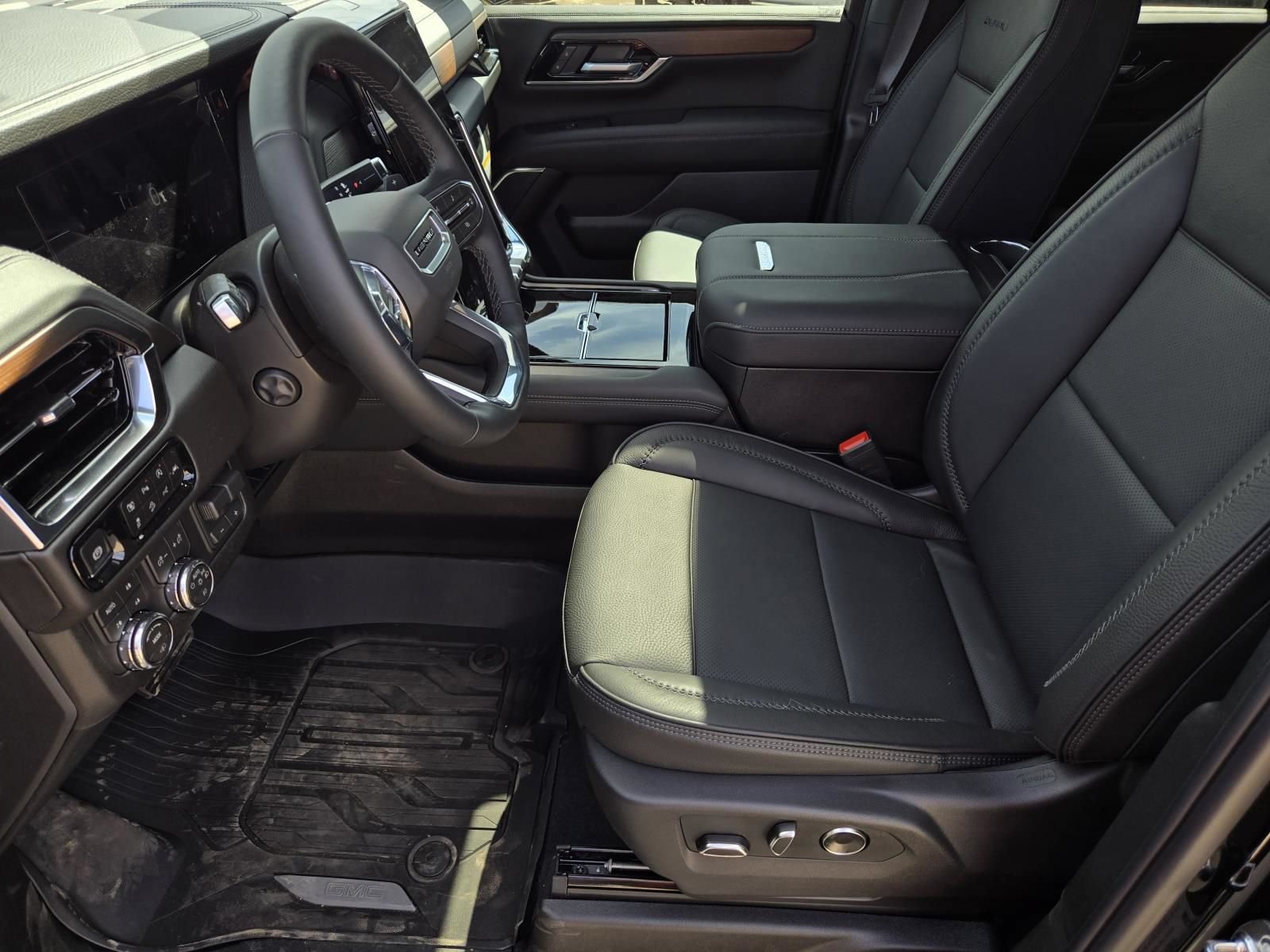 New 2026 GMC Yukon Denali w/ Sun & Power Step Package AWD/4WD image 9