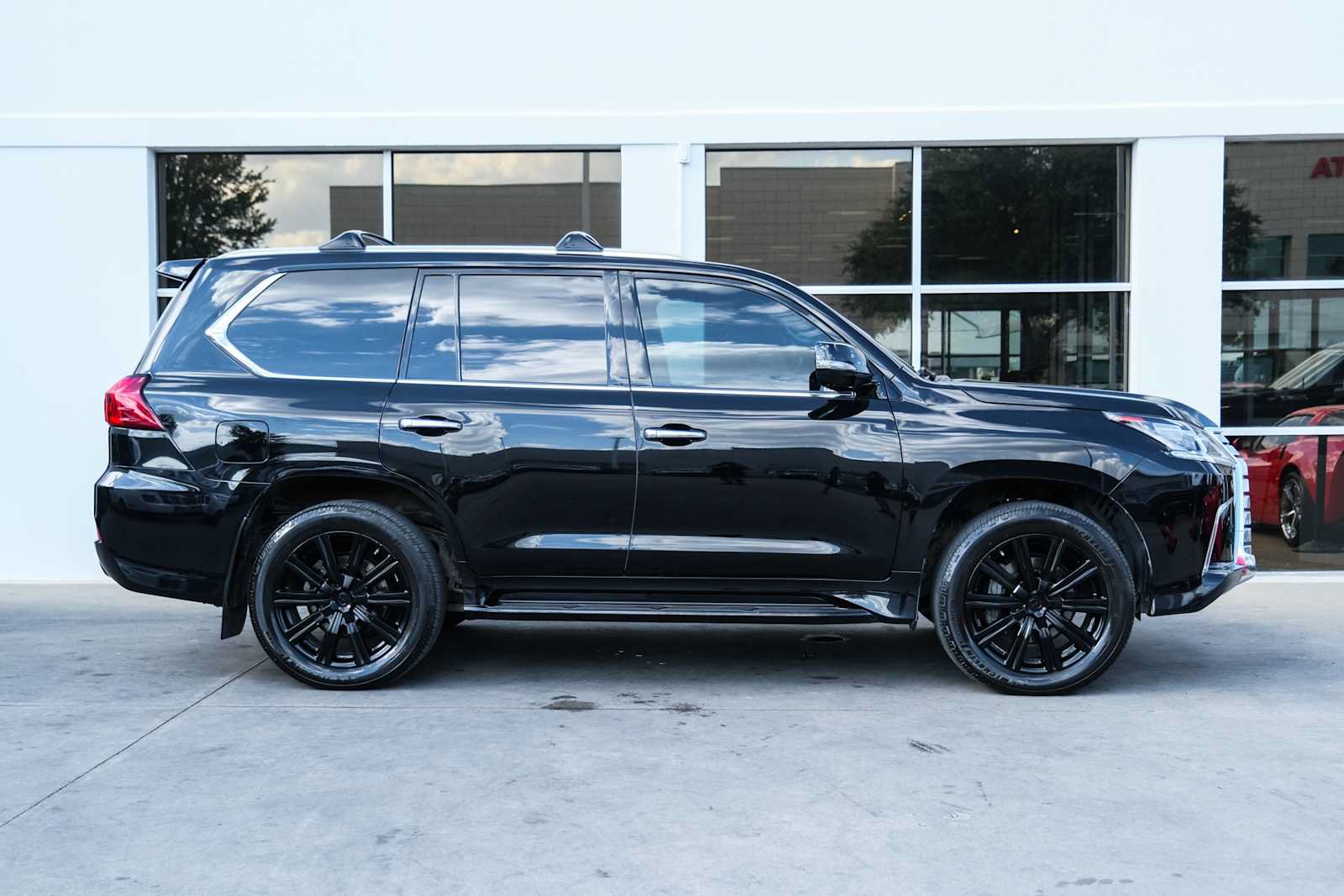 Used 2017 Lexus LX 570 4WD w/ Luxury Package image 6